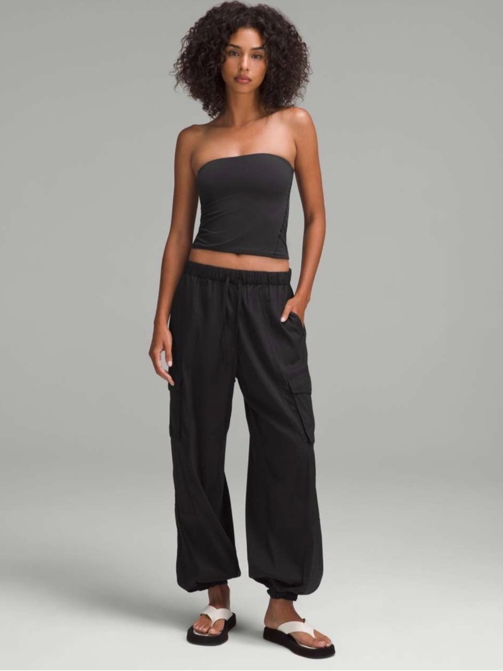 Lululemon Lightweight Adjustable
Mid-Rise Cargo Pant Black XXS